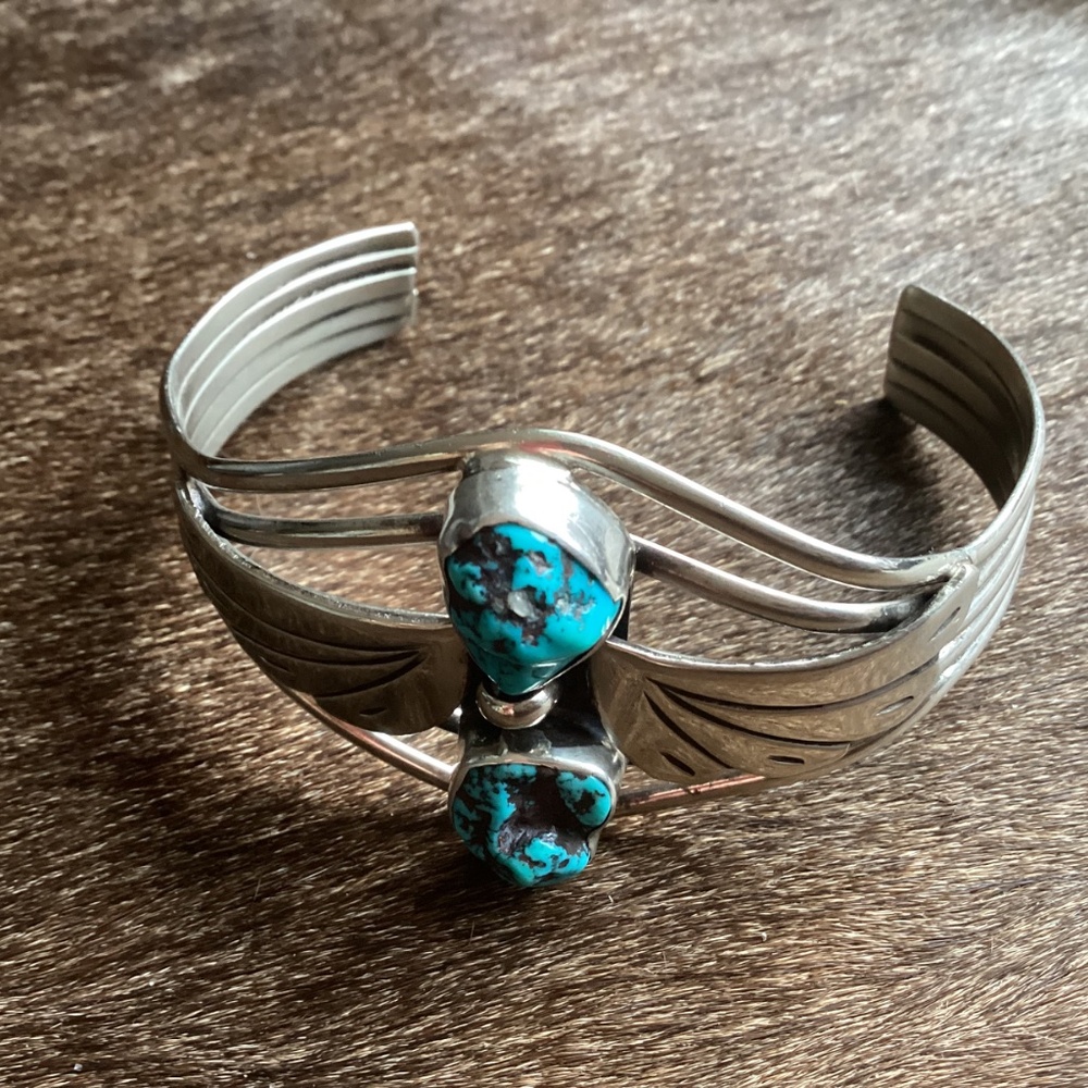 Traditional Unsigned Native American Sterling Silver Turquoise Two Stone Cuff 🦋 - Picture 10 of 10
